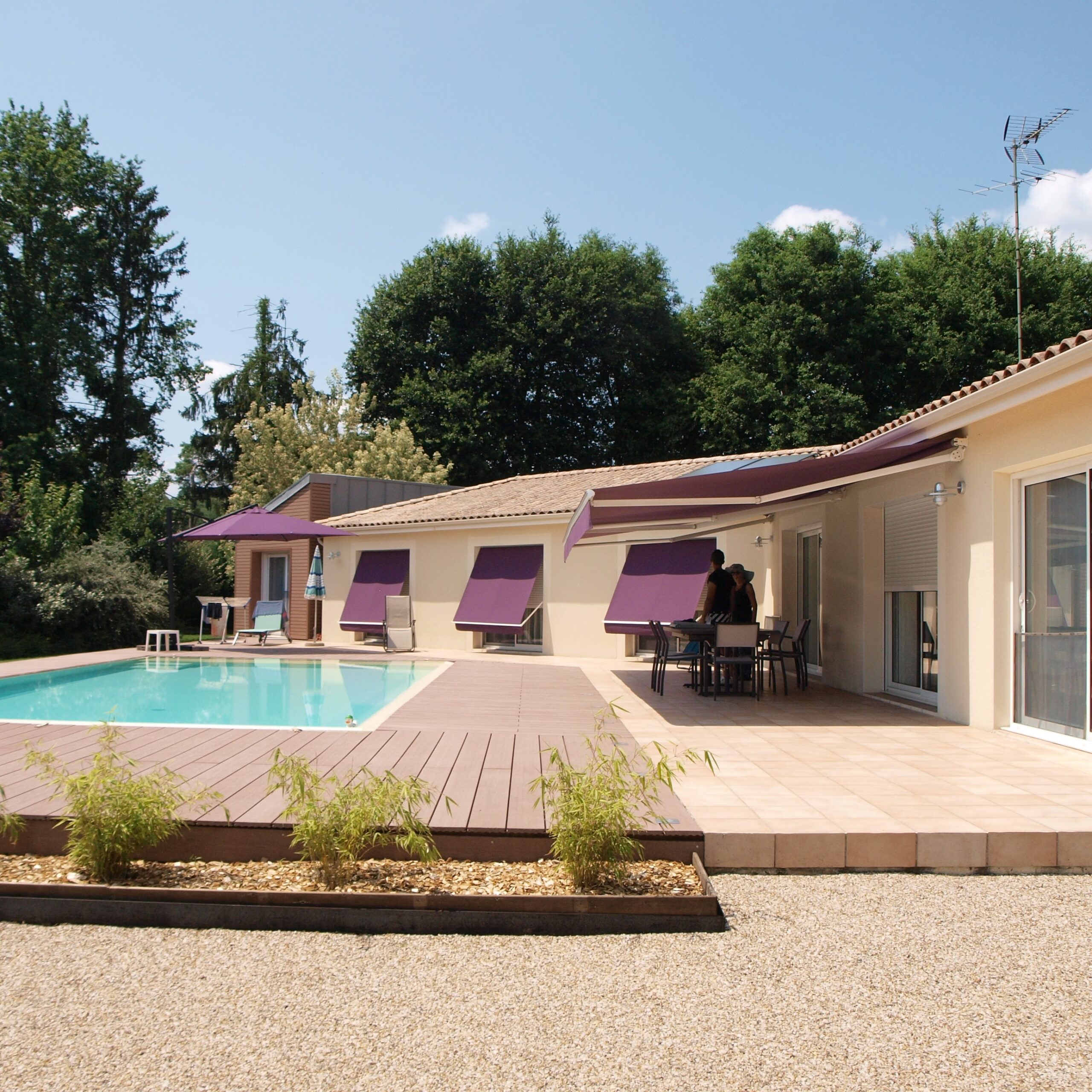 Store banne grande largeur avec toile Dickson